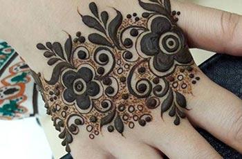 Mehndi design for backhand