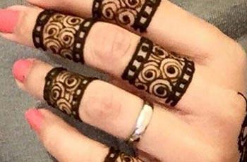 Mehndi design for fingers